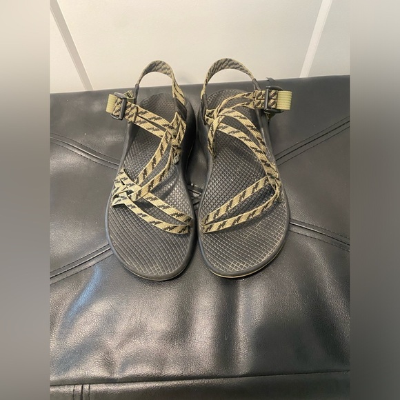 Chaco Shoes - Women’s Chaco zx/1 strappy sandals in green avocado and black geometric size 8